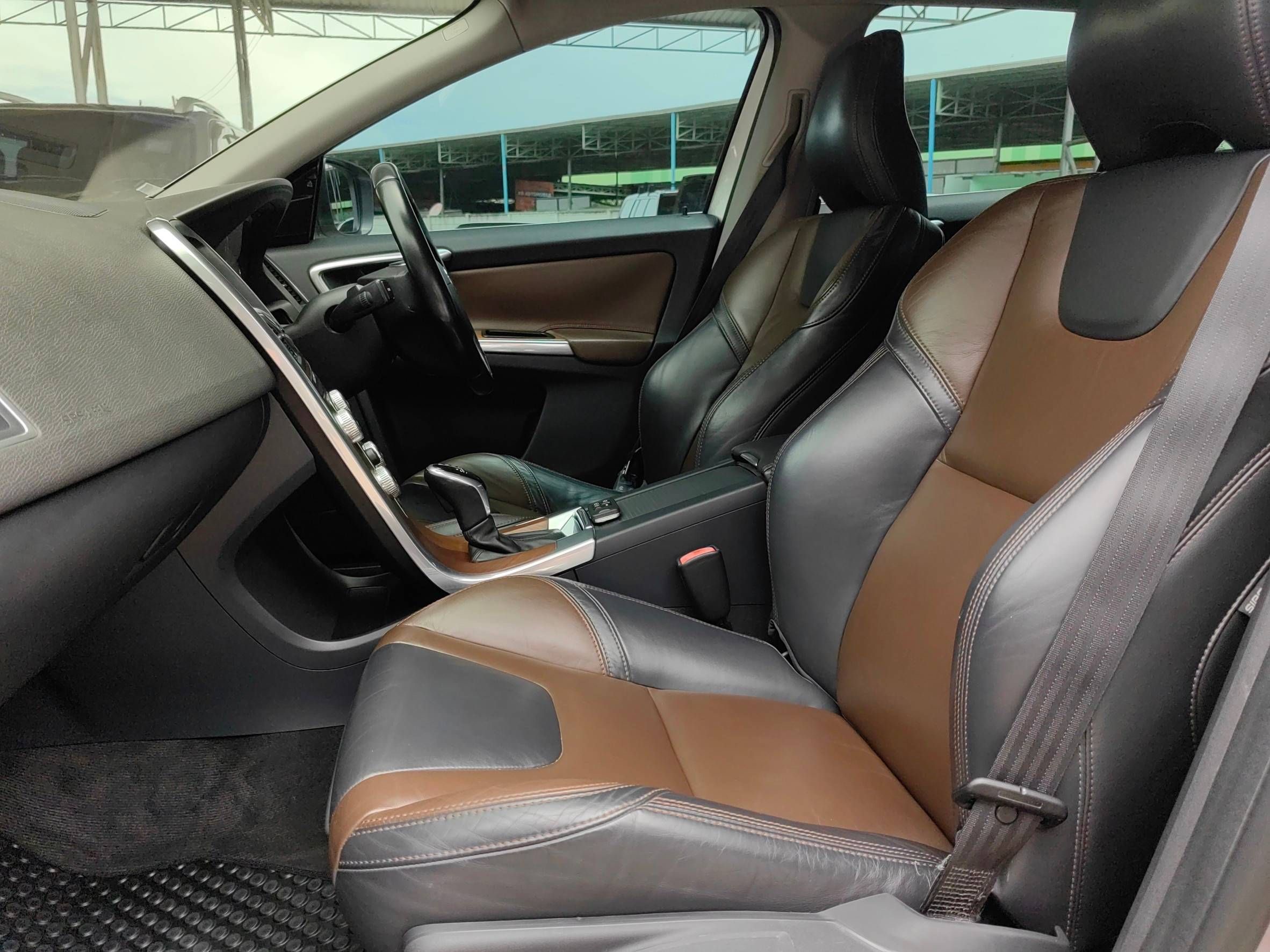 Volvo XC60 2.0 T5 ปี 2016