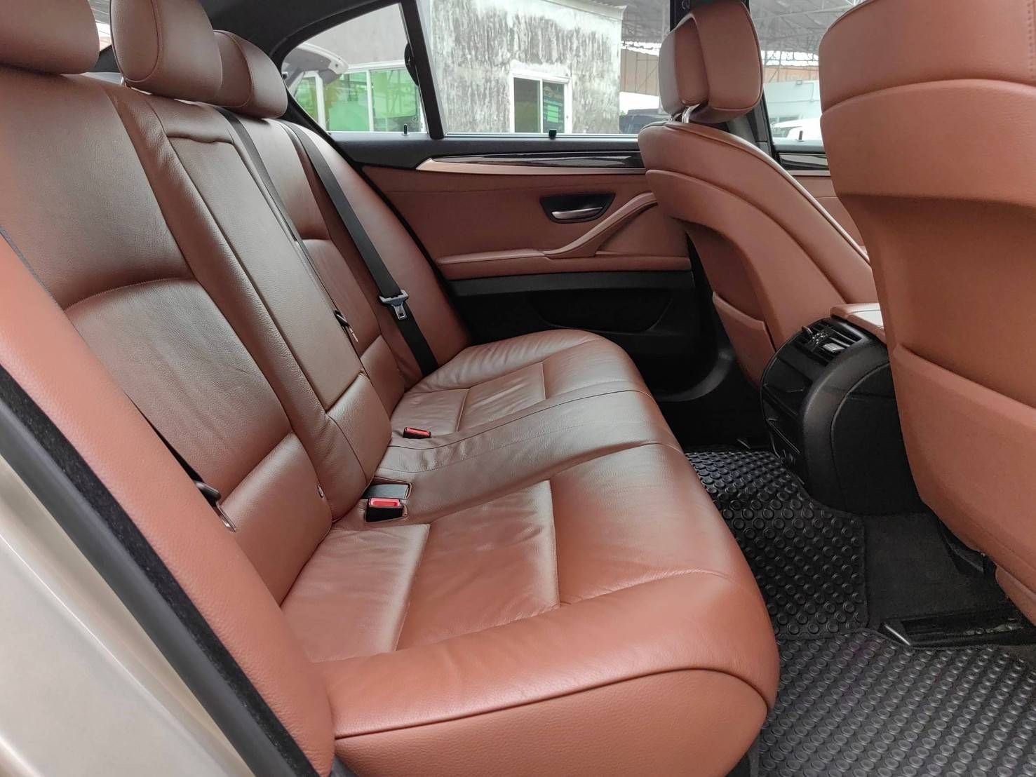 BMW 520d Luxury ปี2011