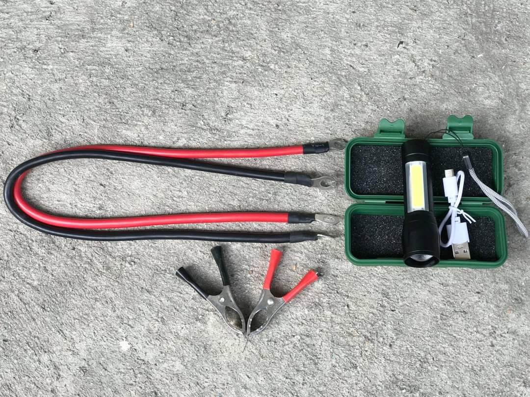 ตัวแปลงไฟ 12V เป็นไฟบ้าน 220V ขนาด 3,000W แถม ตัวคีบแบต+ไฟฉายUSB 1ชิ้น