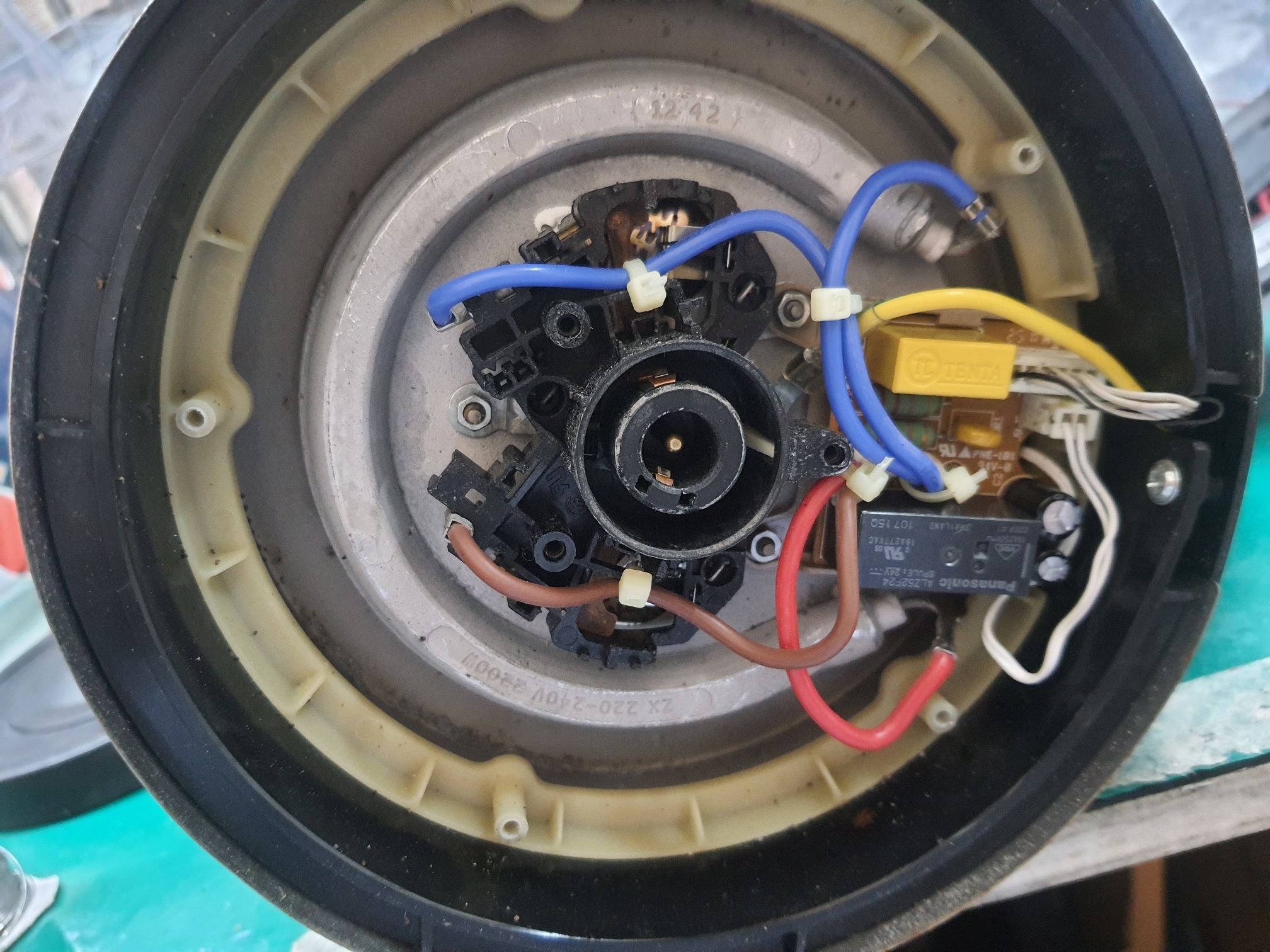 ซ่อมกาต้มน้ำร้อนไฟฟ้า ยี่ห้อ SEVERIN รุ่น WK3342 อาการเครื่องไม่ทำงาน