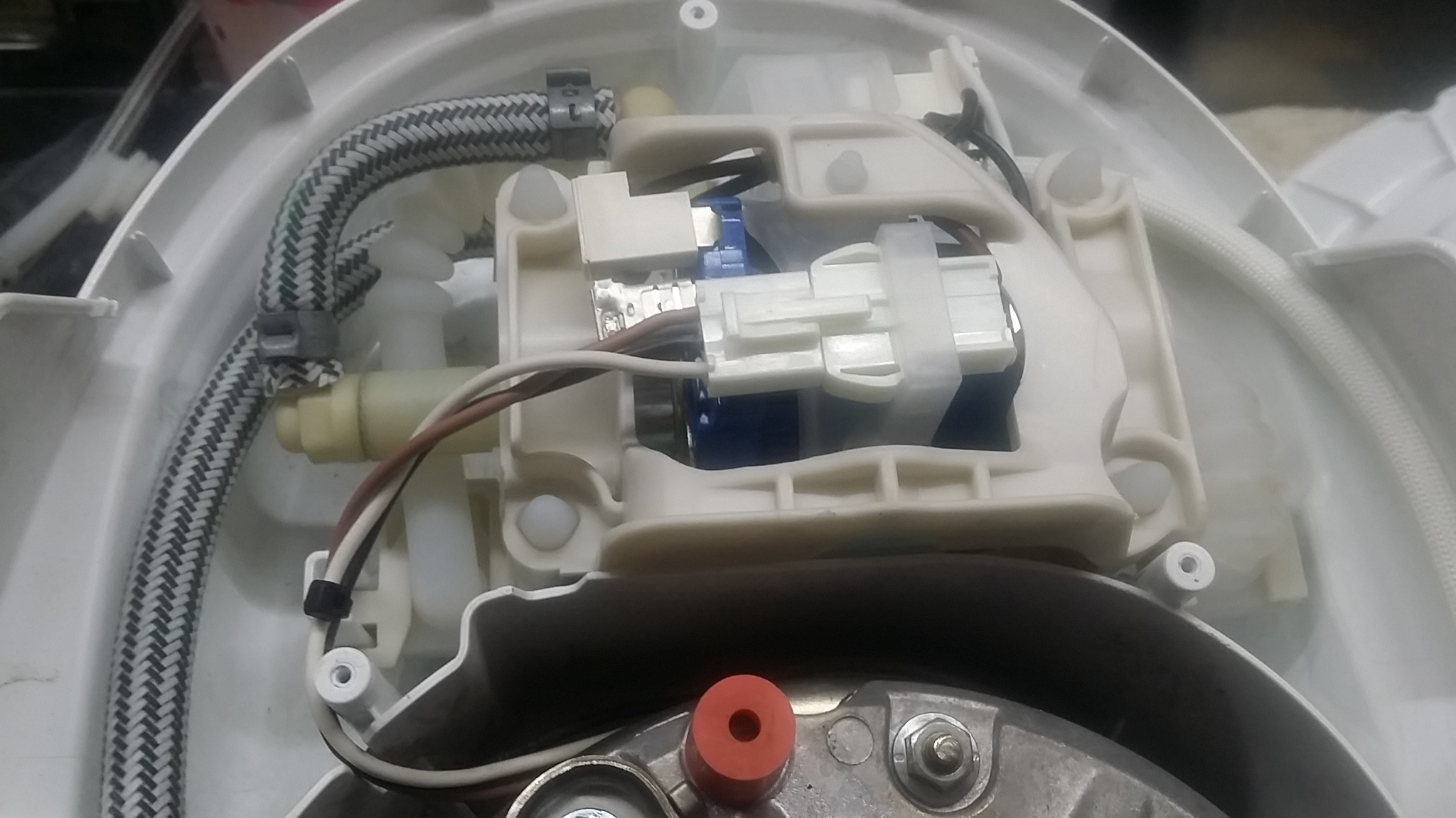 ซ่อมเตารีดไอน้ำ ยี่ห้อ TEFAL รุ่น GV9582 อาการได้ยินเสียงปั้มทำงานแต่ไอน้ำไม่ออก