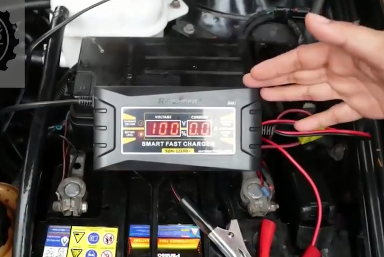เครื่องชาร์จแบตเตอรี่ อัจฉริยะ ระบบอัตโนมัติ 12V 10A