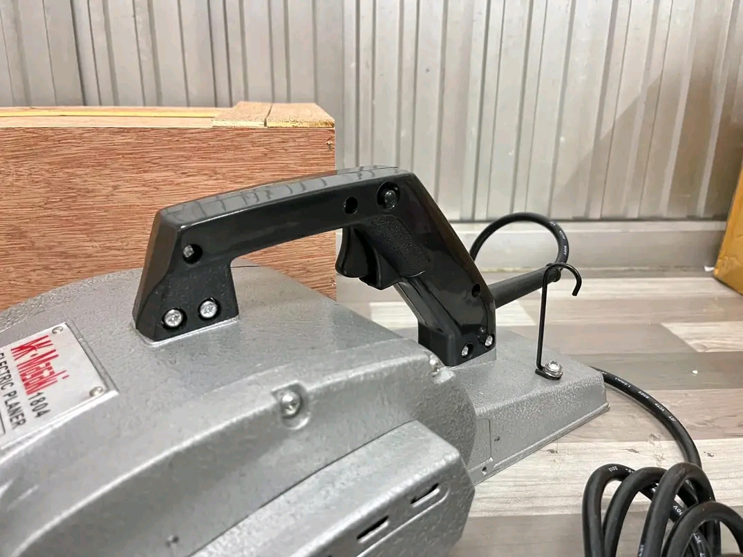 กบไฟฟ้า 5 นิ้ว ยี่ห้อ Masaki มาพร้อมกล่องไม้ พร้อมใช้งาน