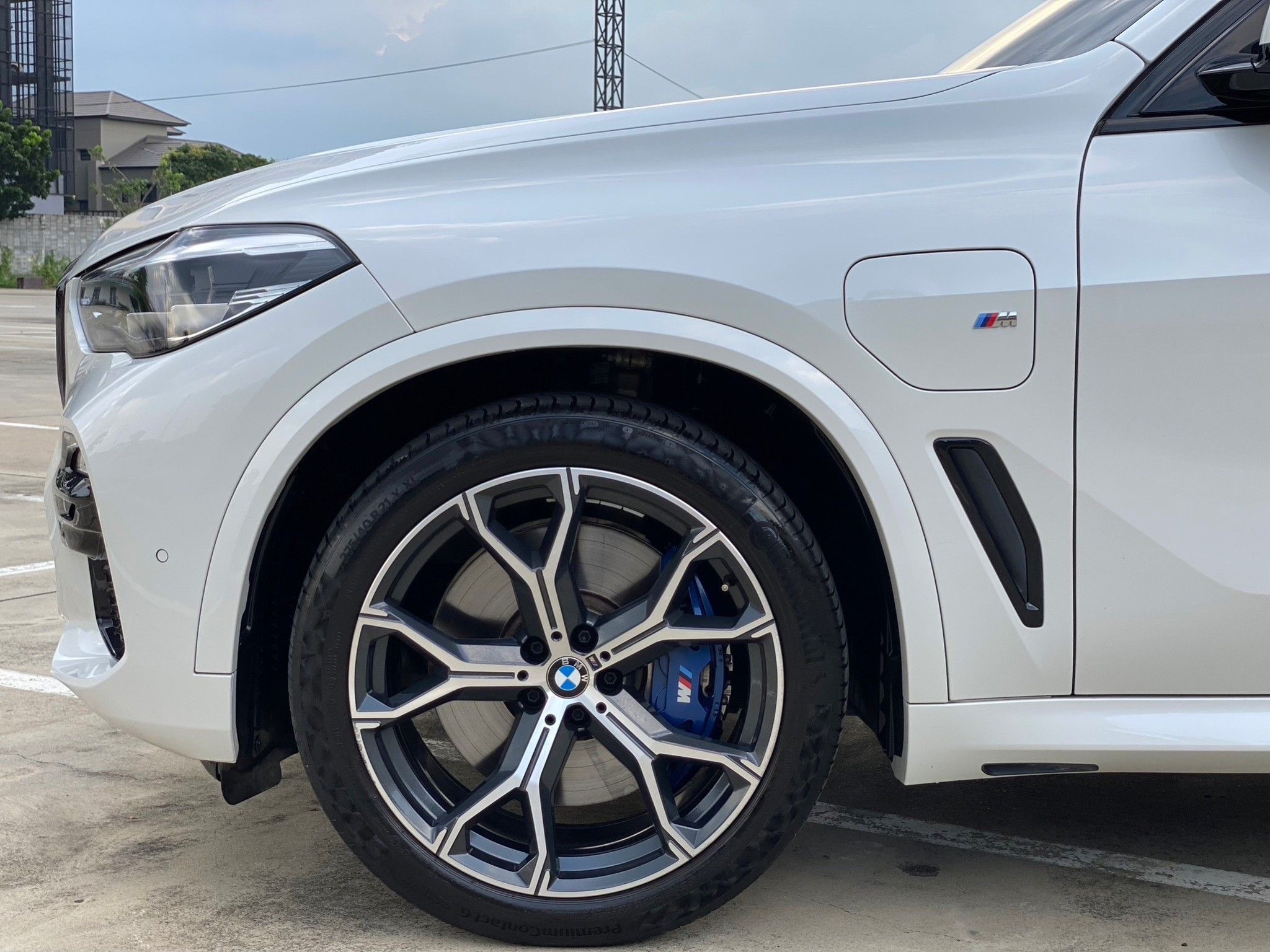 BMW X5 xDrive45e M Sport ปี 2021 สีขาว