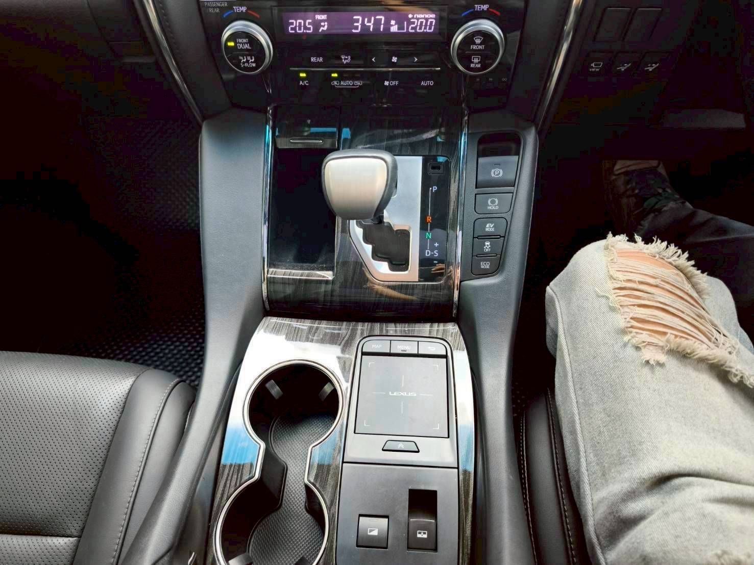 LEXUS LM300h Executive Lounge 4 Seat Hybrid E-four ปี 2023
