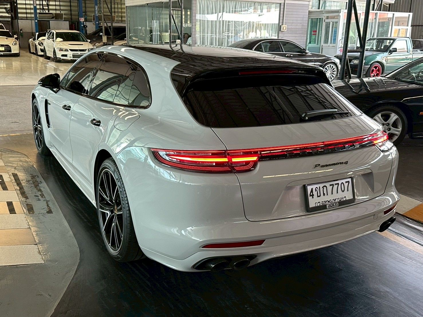 Porsche Panamera 4 e-hybrid Turismo ปี 2018