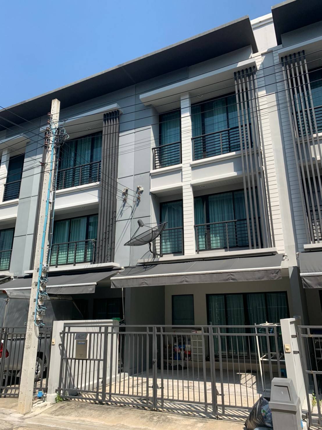 ให้เช่า ทาวน์โฮม 3 ชั้น บ้านกลางเมืองรัตนาธิเบศร์