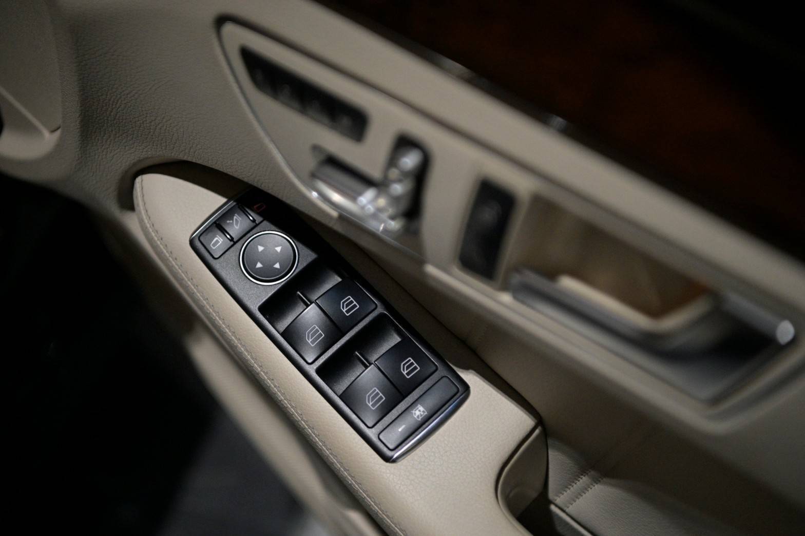 Mercedes-Benz E300 Bluetec Hybrid ปี 2013