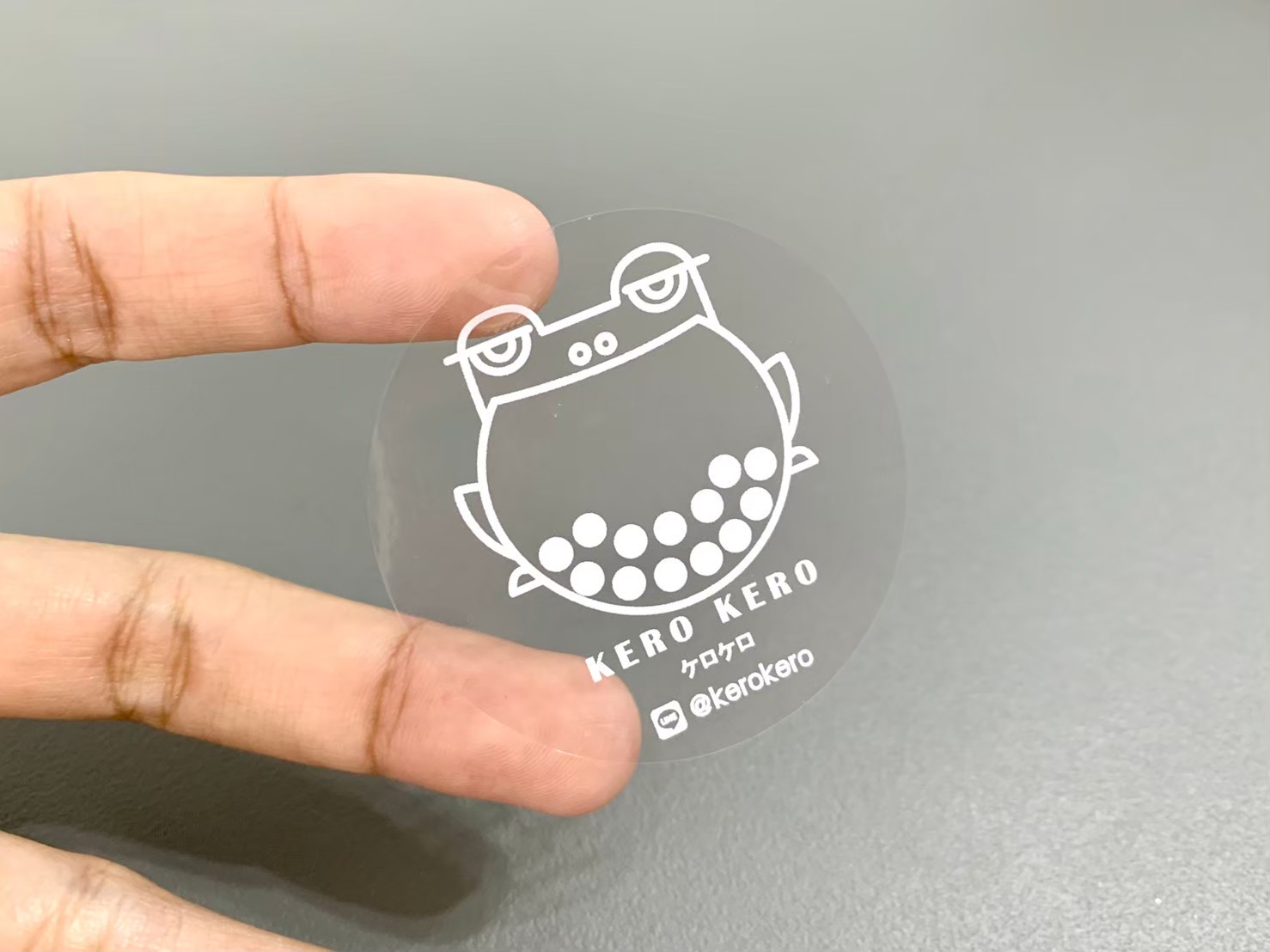 ฉลากสินค้าใสตัวหนังสือขาว สติ๊กเกอร์ใสพิมพ์สีขาว พิมพ์หมึกขาว