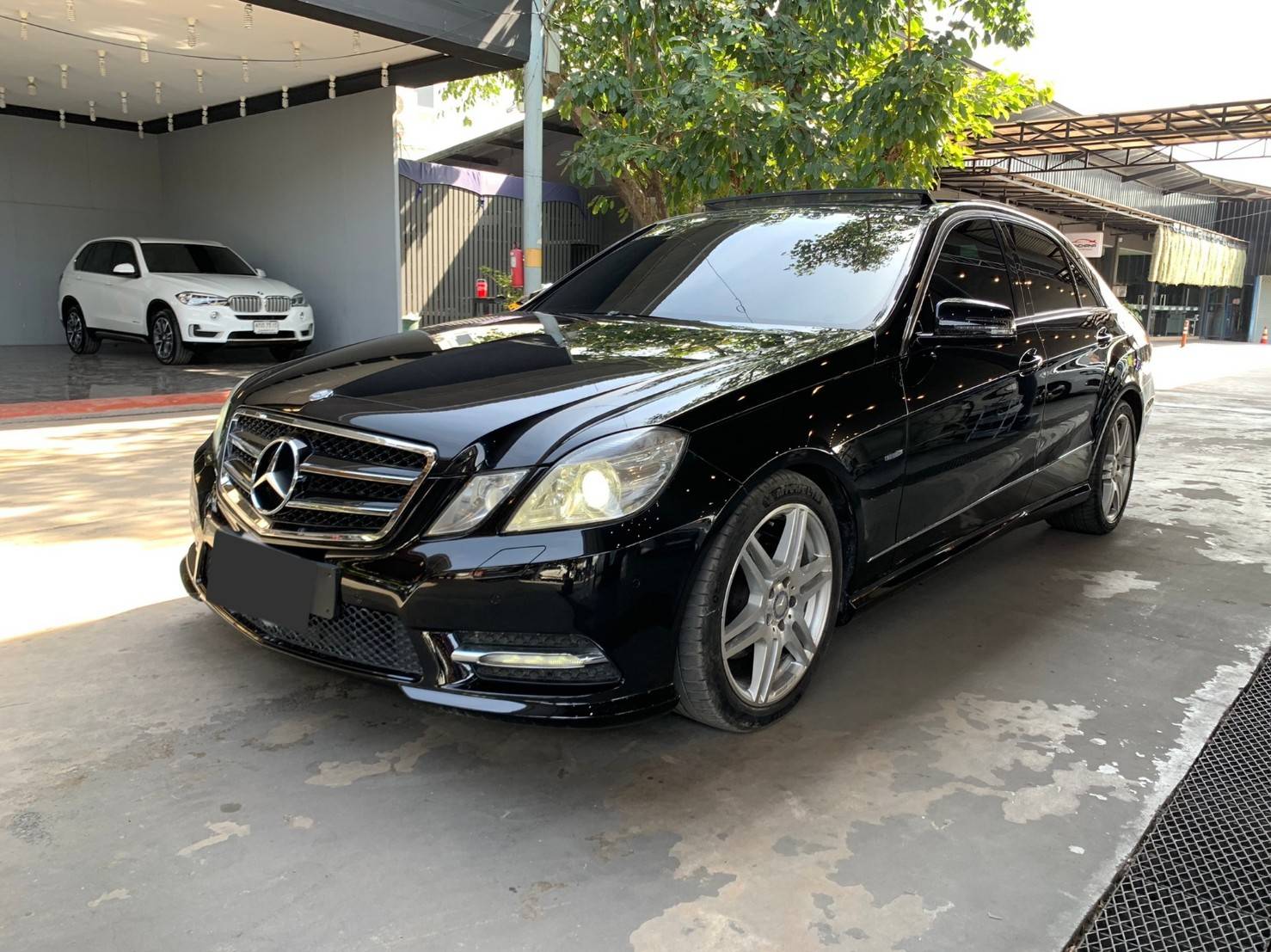 Mercedes Benz E200 CGI ปี 2012