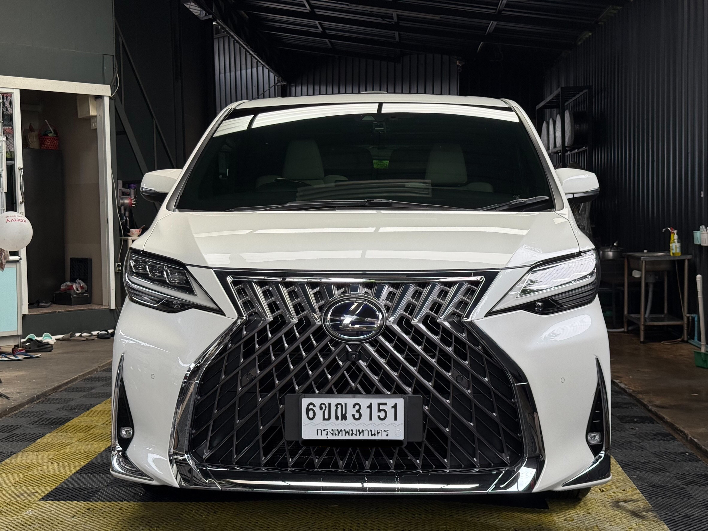 Lexus LM 300h Executive 4 seat ปี 2021