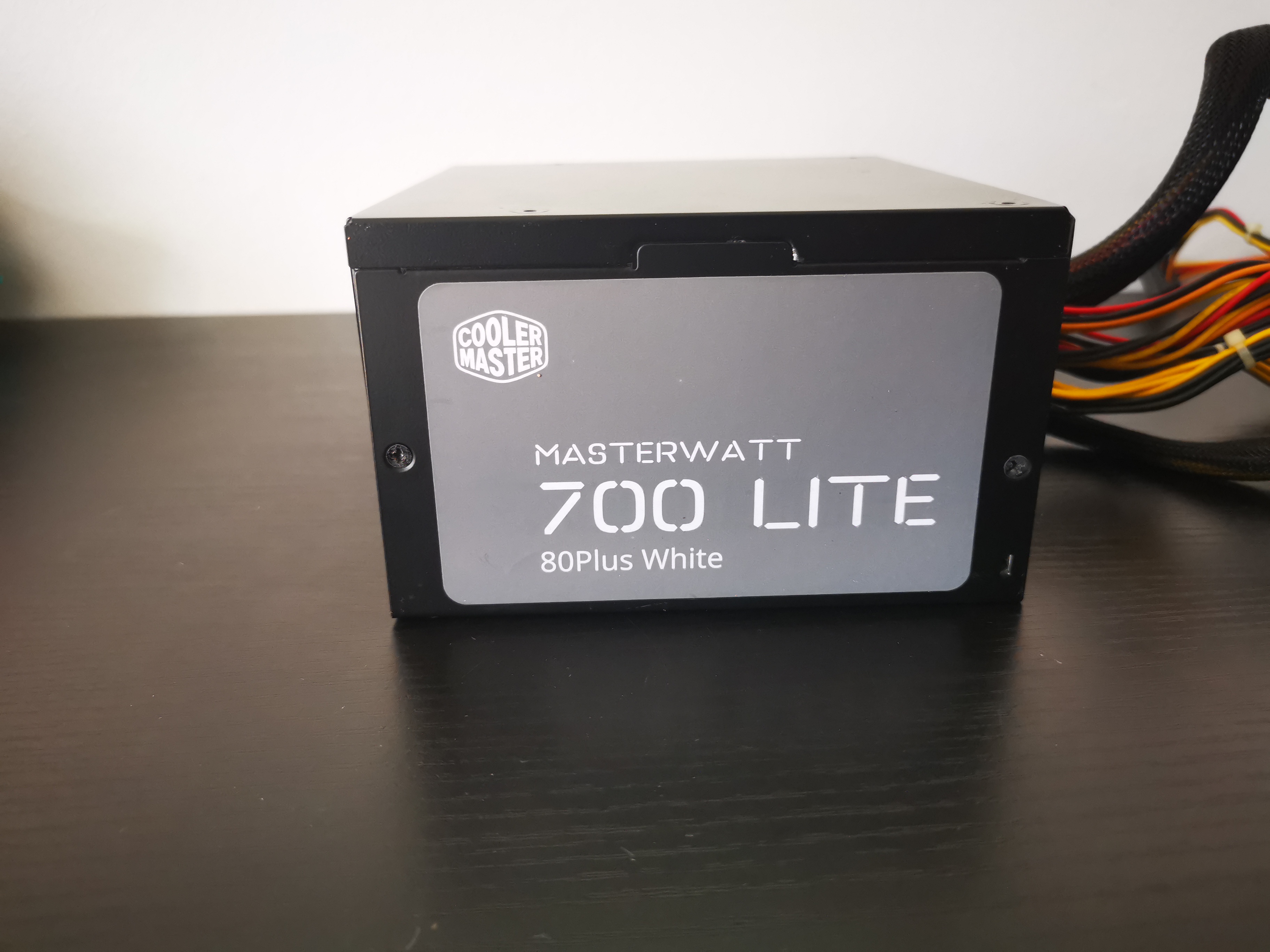 Cooler master Masterwatt Lite 700W (80+ White)