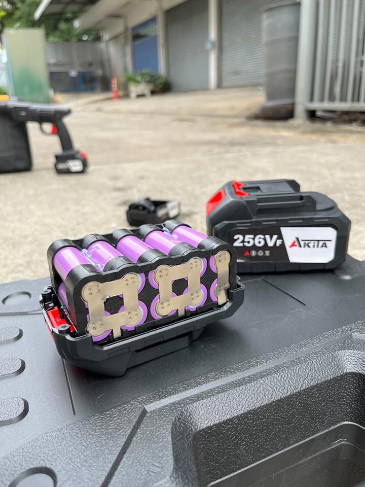 ปืนอัดฉีดแรงดันสูงไร้สาย รุ่น 256V ยี่ห้อ Akita แบต 2 ก้อน แถมหัวปรับ 6 ระดับ แถมกระบอกโฟมแลนซ์