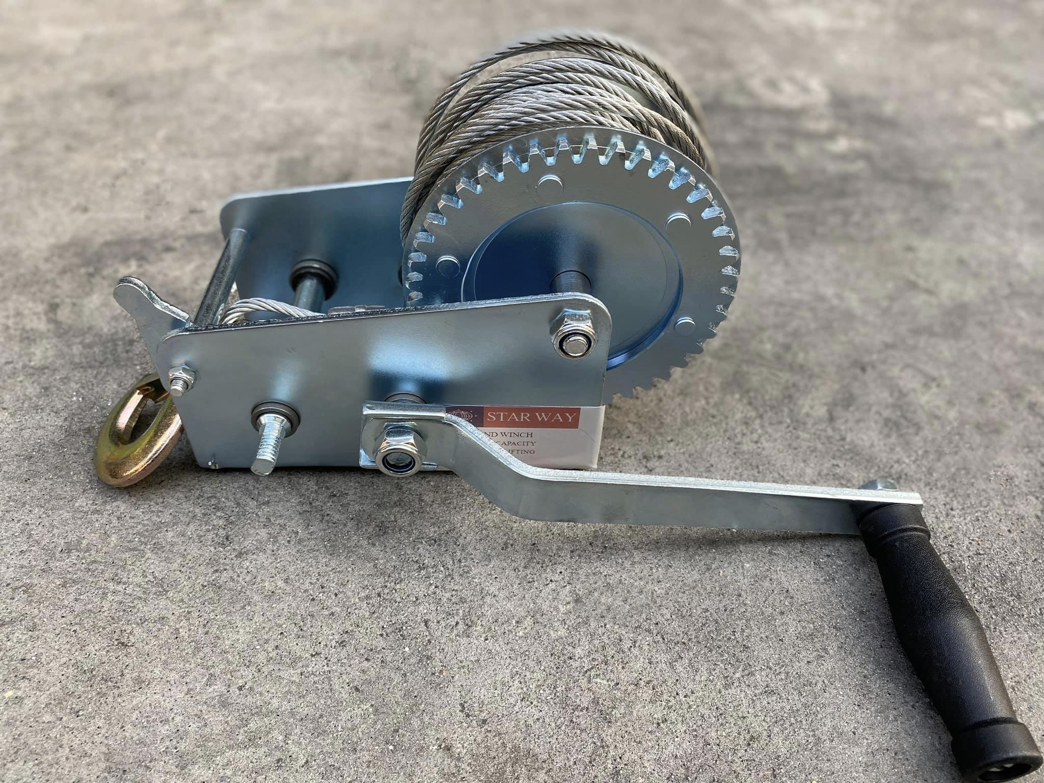 รอกสลิงมือหมุน สีเงิน(ขนาด 900กิโลกรัม)