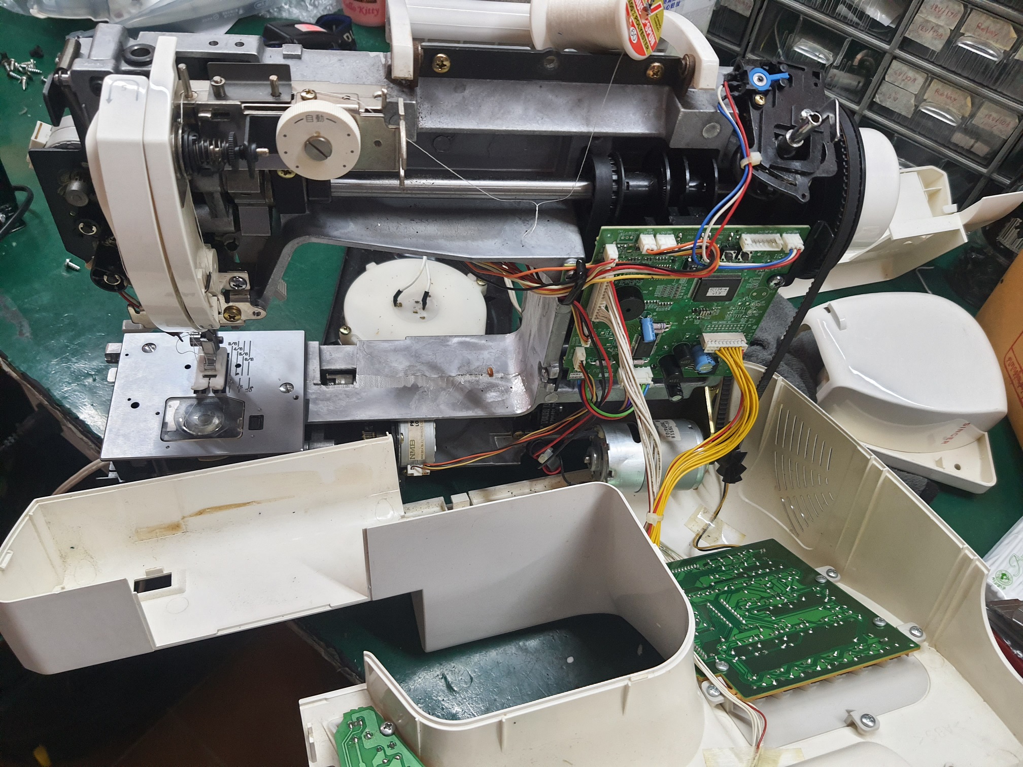 ซ่อมจักรเย็บผ้า ยี่ห้อ SINGER รุ่น SY-102 อาการเครื่องไม่ทำงาน