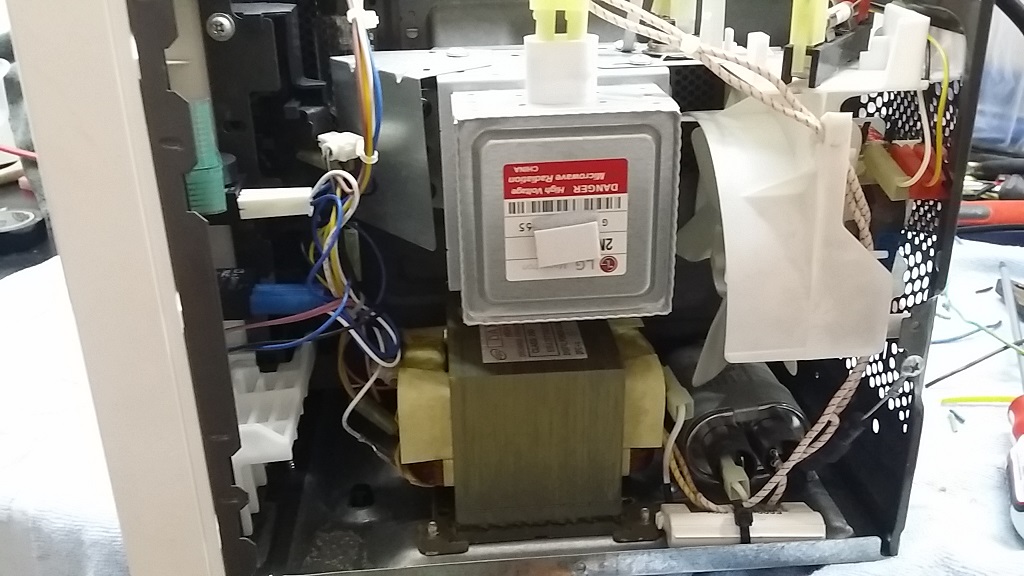 ซ่อมไมโครเวฟ ยี่ห้อ LG รุ่น MS2042D อาการปุ่มกดสั่งงานไม่ได้