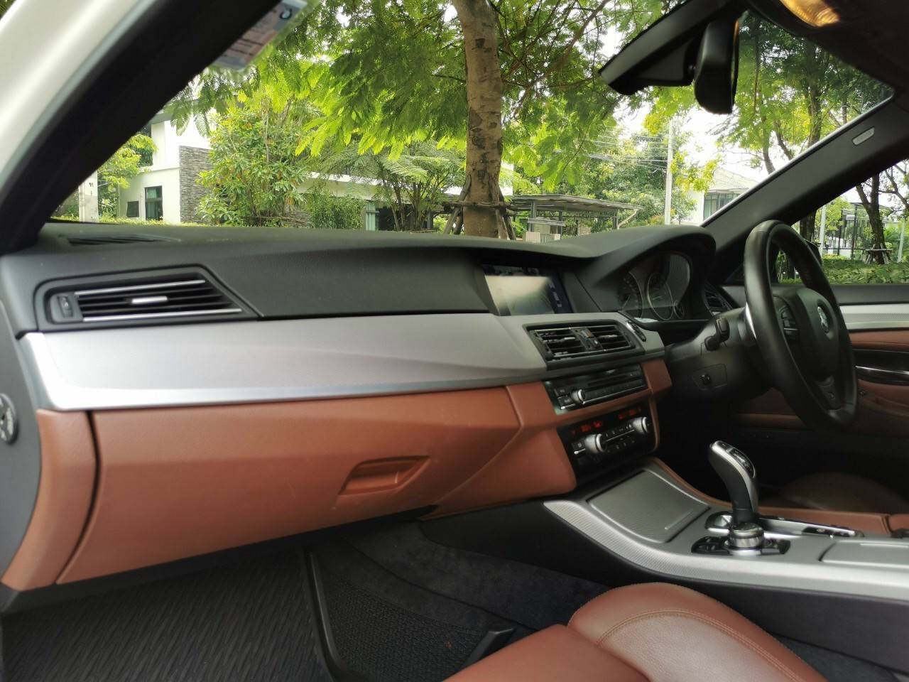 BMW 528I M-SPORT สีขาว ปี 2012