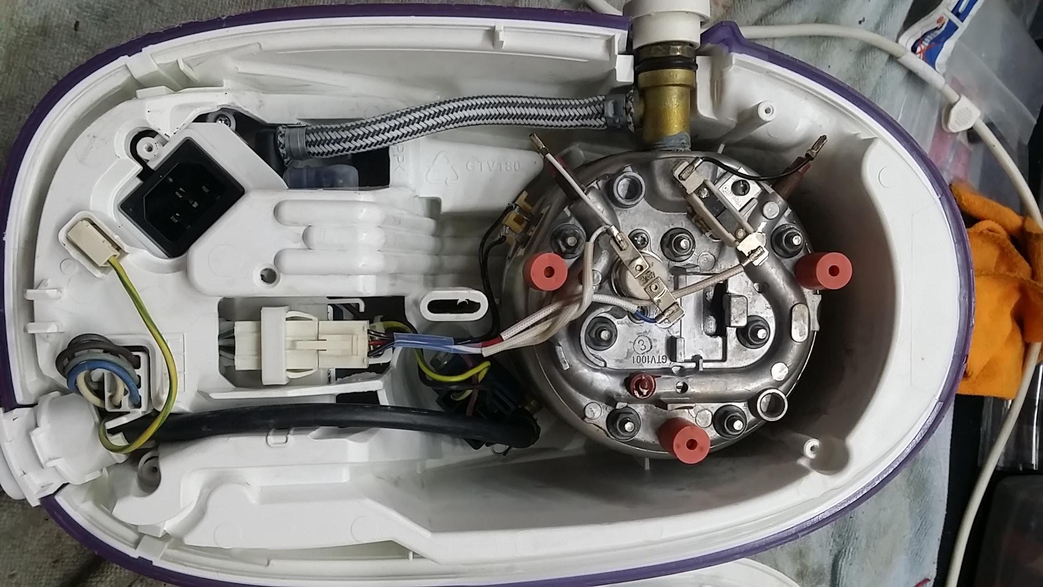 ซ่อมเตารีดไอน้ำ ยี่ห้อ TEFAL รุ่น GV6771 อาการมีน้ำออกหน้าเตารีด