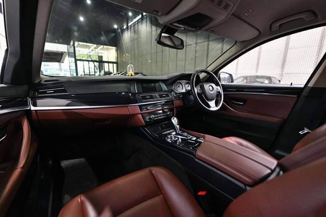 BMW 520d M sport รุ่น Minor change (Lci) ปี 2015