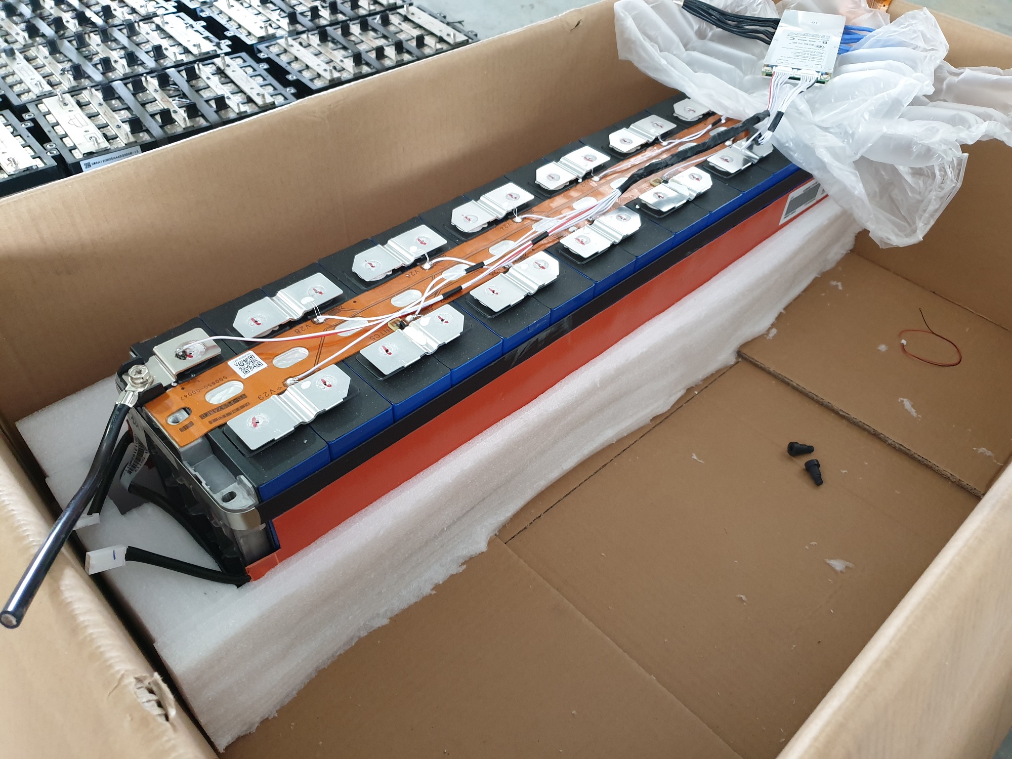 แบตเตอรี่ลิเธียมฟอสเฟส สำหรับโฟล์คลิฟไฟฟ้า แฮนลิฟ 48v 240Ah ใช้ทดแทนแห้ง traction batter 470Ah