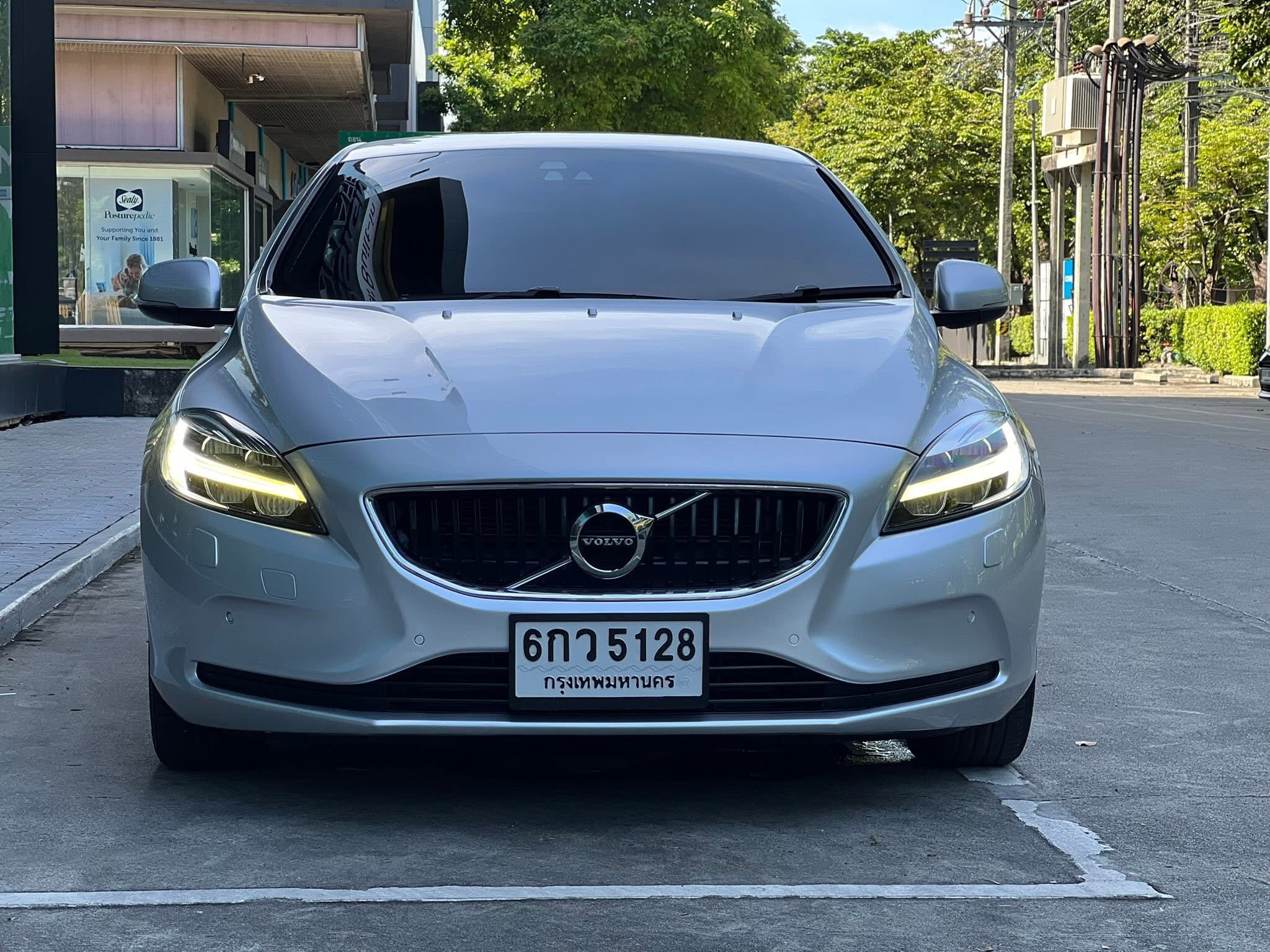 VOLVO V40 T4 ปี 2017