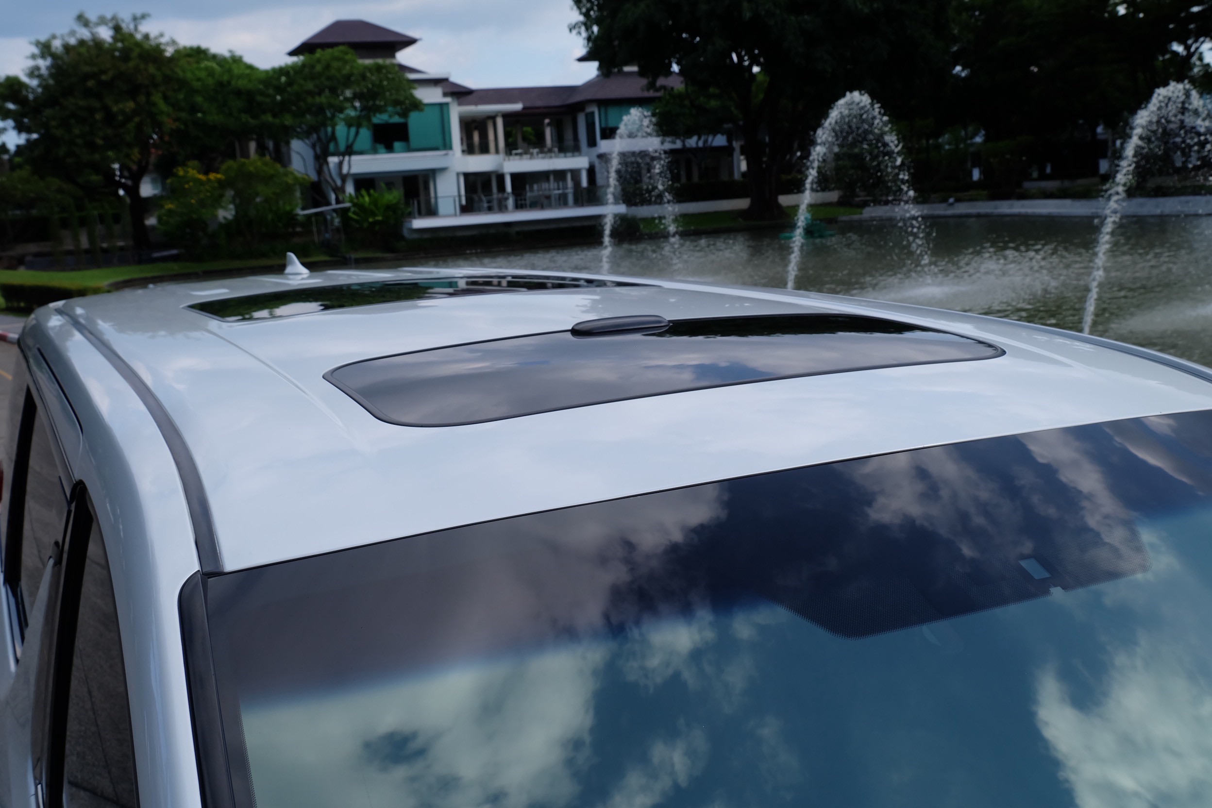 Toyota Alphard 2.5 Exclusive Lounge E-Four ปี 2015