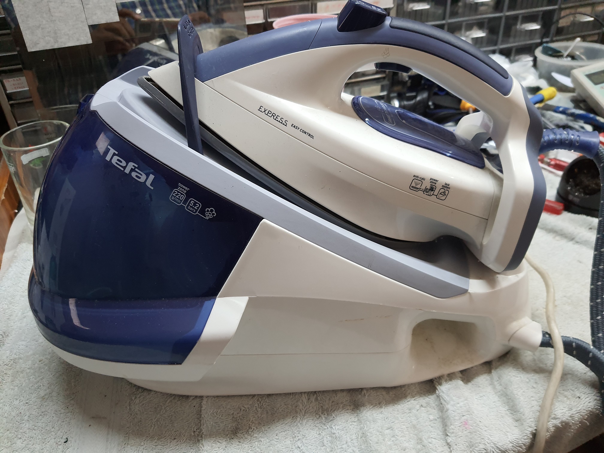 ซ่อมเตารีดไอน้ำ ยี่ห้อ TEFAL รุ่น GV7550 อาการไอน้ำไม่ออก