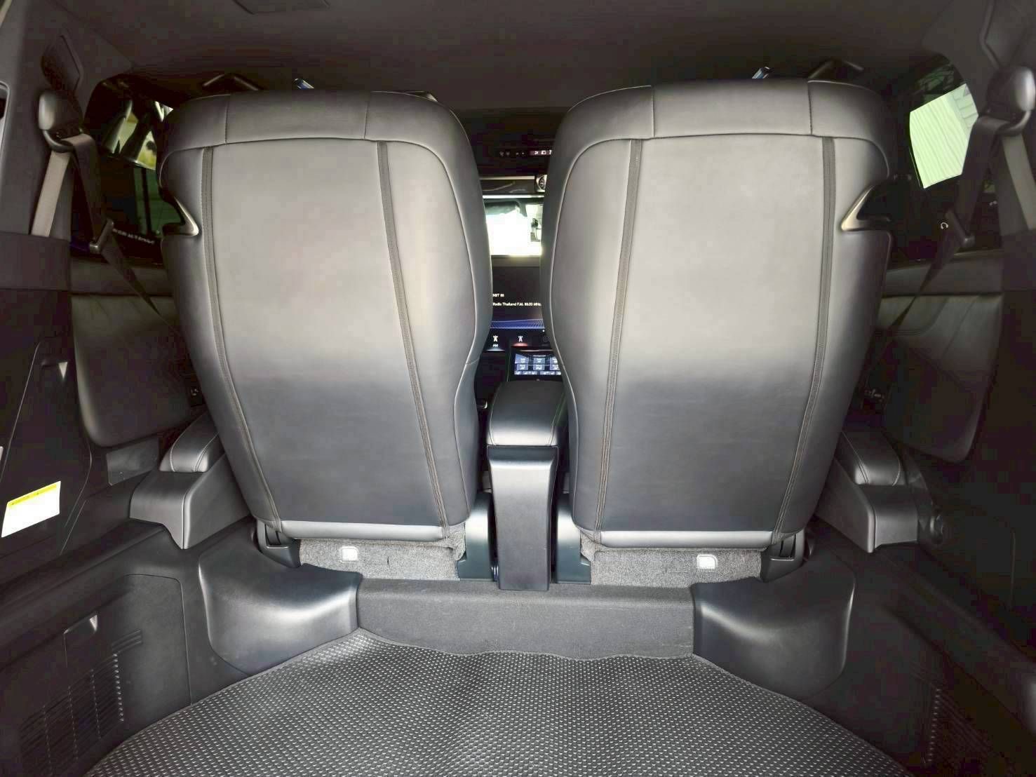 LEXUS LM300h Executive Lounge 4 Seat Hybrid E-four ปี 2023
