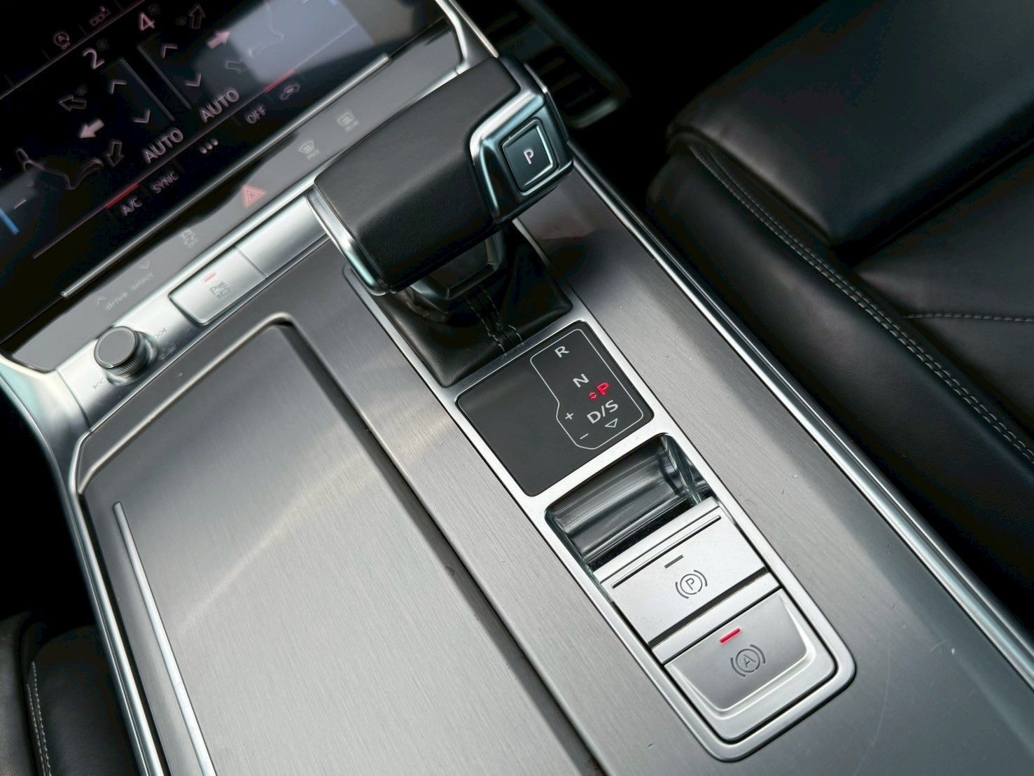 Audi A6 Avant 45 TFSI S-line Black Edition ปี 2020 สีเทา