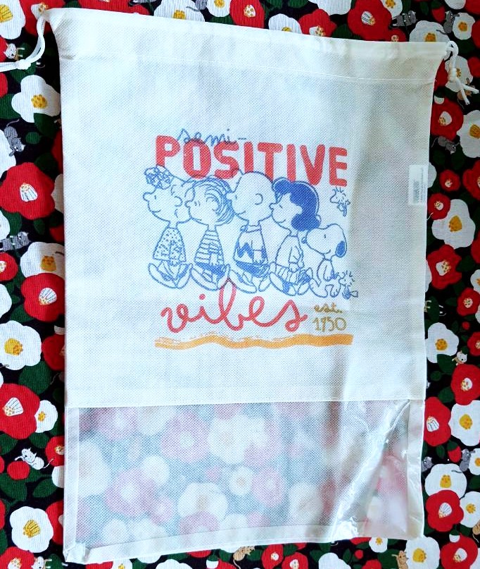 สนูปี้ snoopy peanut กระเป๋า ถุงหูรูด จากญี่ปุ่น Size : 37 x 27 cm