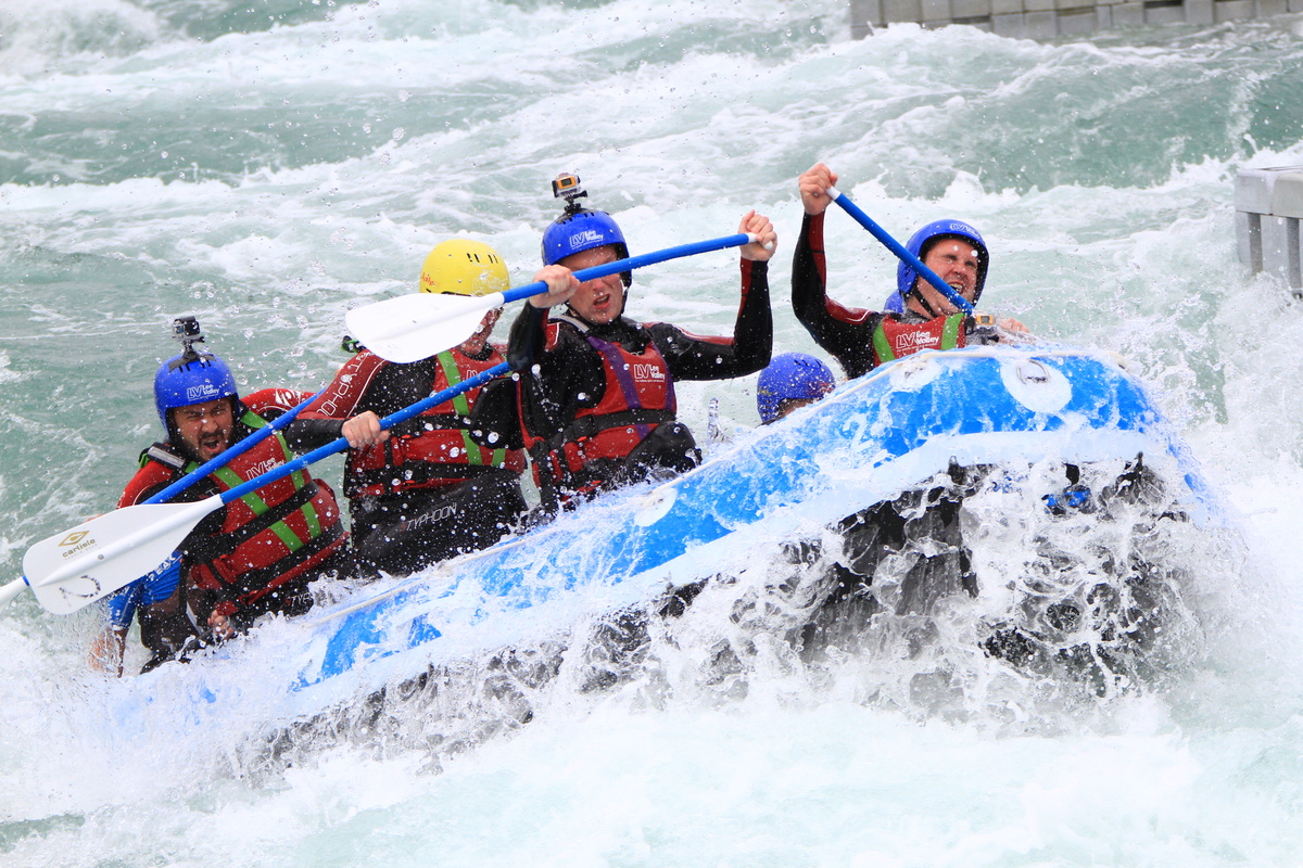 เรือล่องแก่ง 4-12 ที่นั่ง วัสดุ PVC