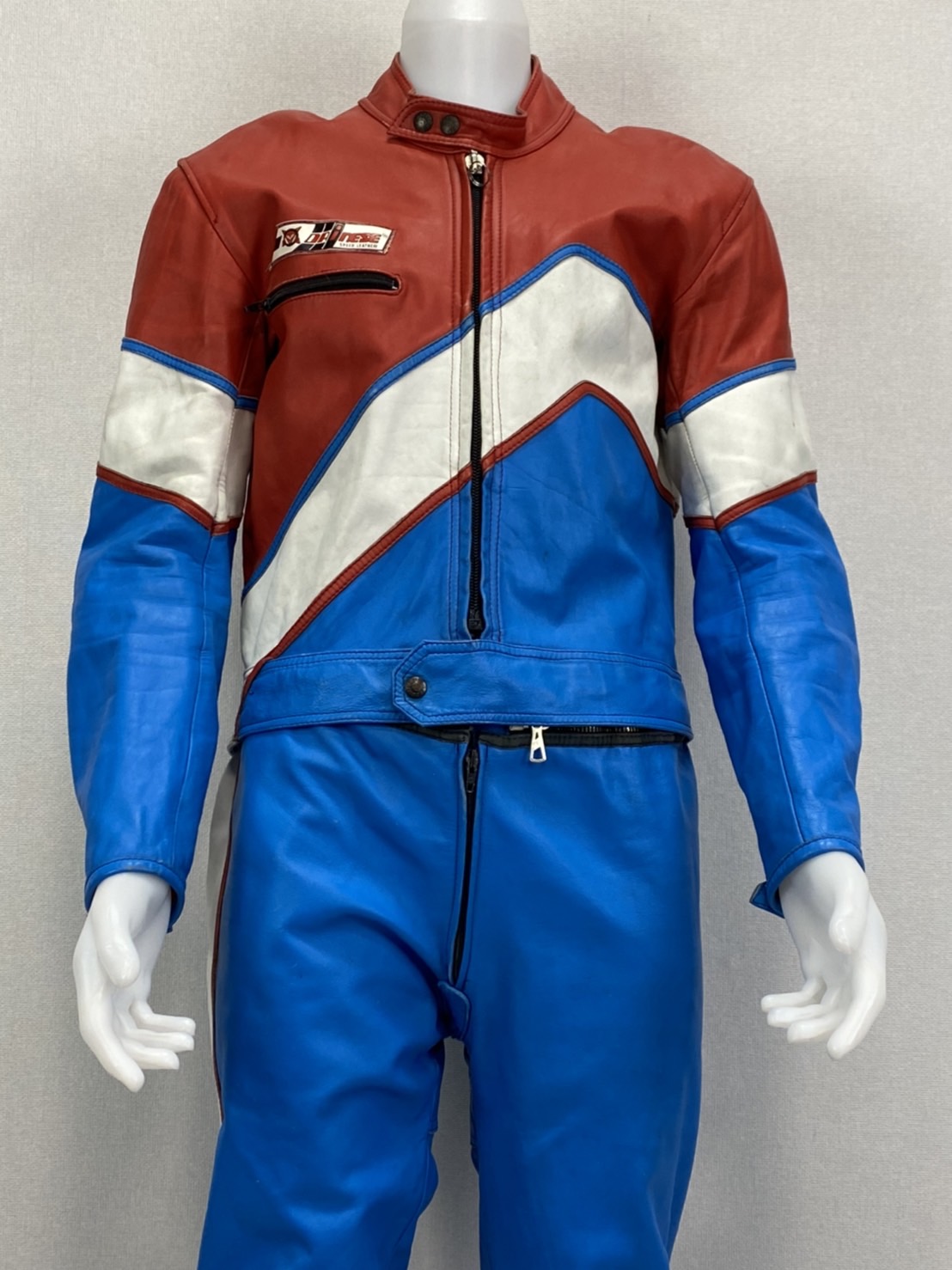 ประเภททรงชุด : Racing suit RCSS 014 **Dainese **: อก 42" ยาว 23” เอว 36"
