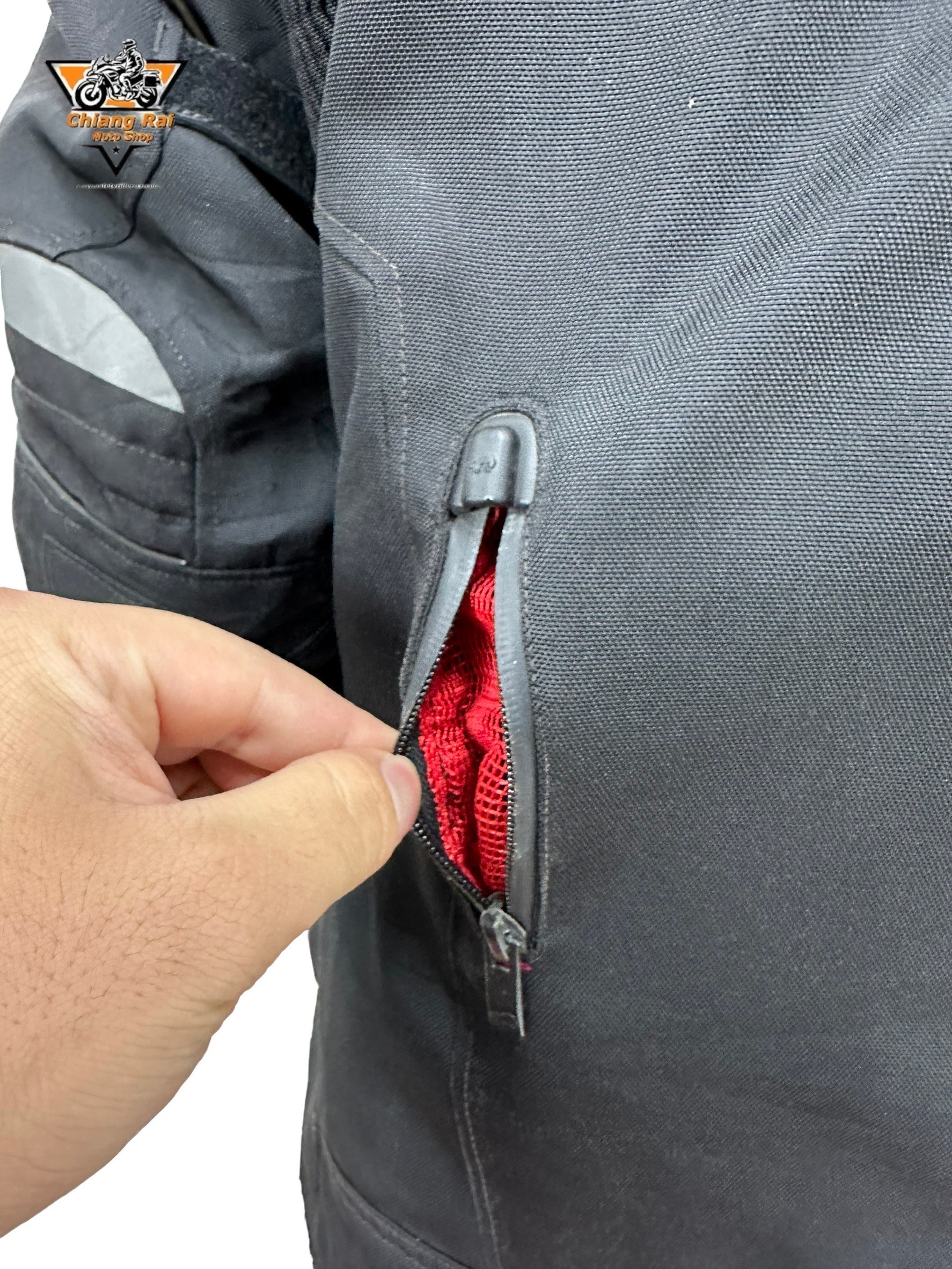 เสื้อขี่มอเตอร์ไซด์( มือสอง) RCTA 629: อก 52" ยาว 29"(XL) **furygan**