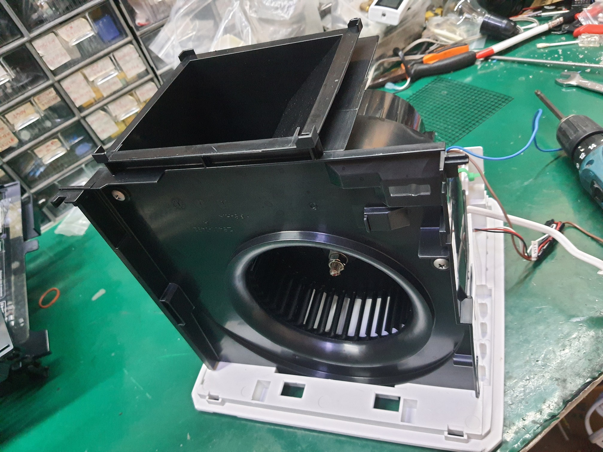 ล้างเครื่องฟอกอากาศ ยี่ห้อ DAIKIN รุ่น MC40UVM6