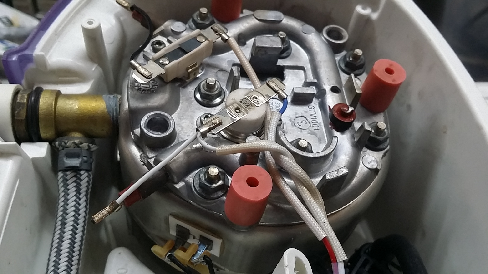 ซ่อมเตารีดไอน้ำ ยี่ห้อ TEFAL รุ่น GV6771 อาการมีน้ำออกหน้าเตารีด