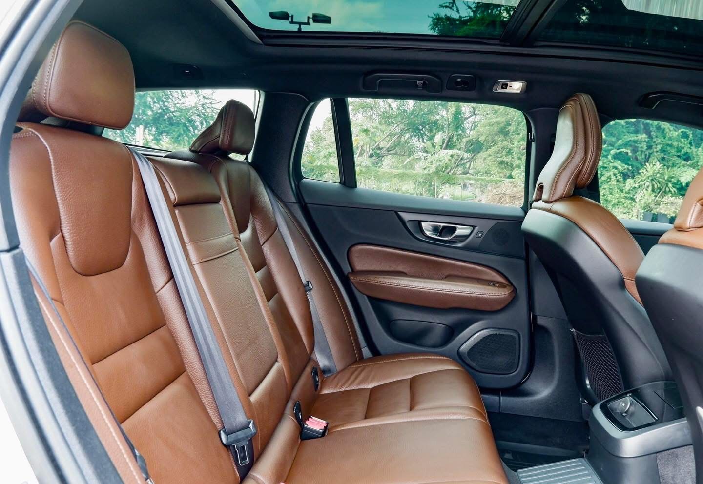 Volvo V60 T8 Plug-in Hybrid Inscription ปี 2021