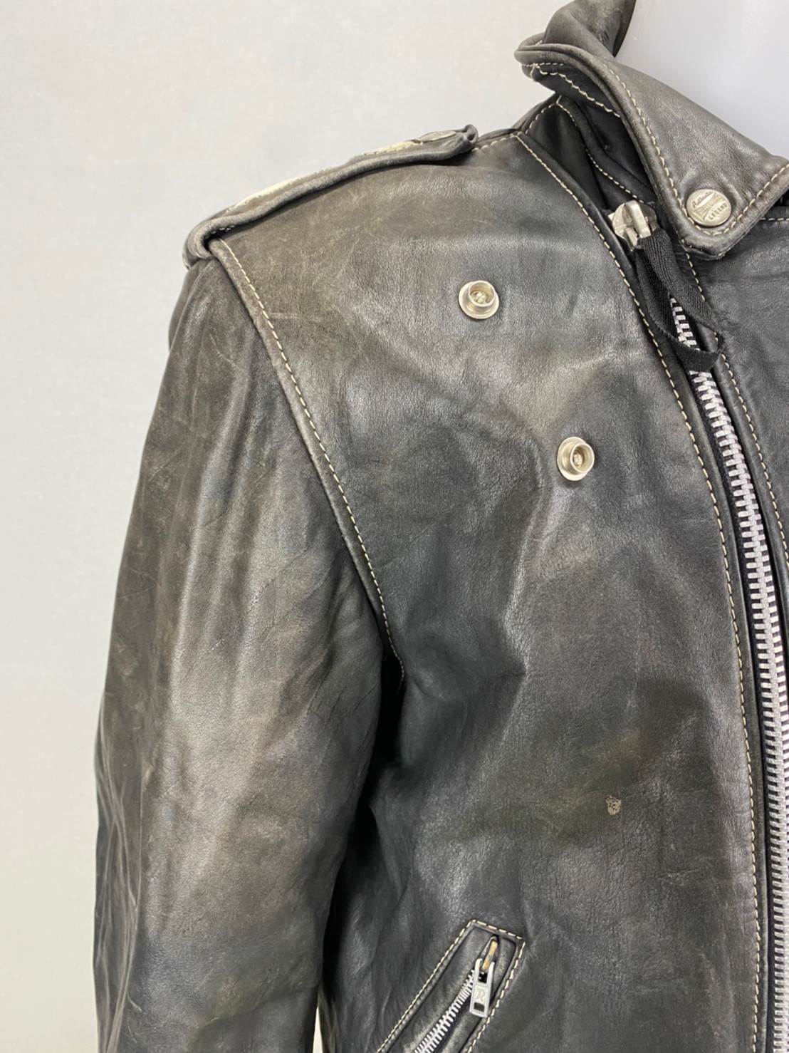 เสื้อการ์ดสำหรับขี่มอเตอร์ไซด์( มือสอง) RCSS 031: อก 44" ยาว 24" ** JOHNNY **