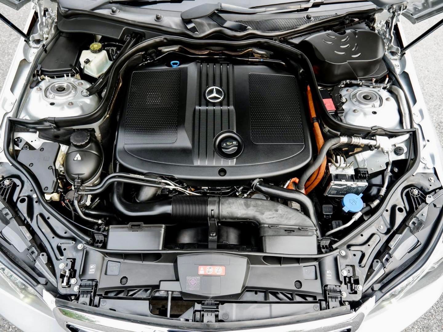 Benz W212 E300 Diesel Bluetec Hybrid Executive Fulloption ปี 2015