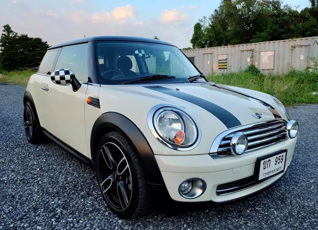 Mini Cooper R56 Look1 รถศูนย์ Mini Thailand จดทะเบียนปี 2011