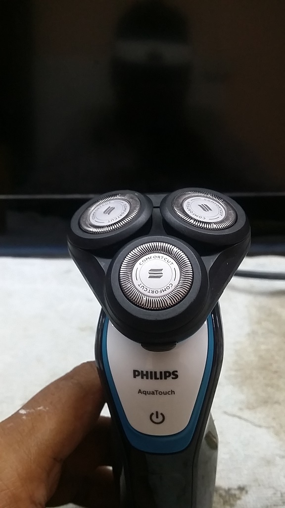 ซ่อมเครื่องโกนหนวด ยี่ห้อ PHILIPS รุ่น S5070 อาการเปิดไม่ติด