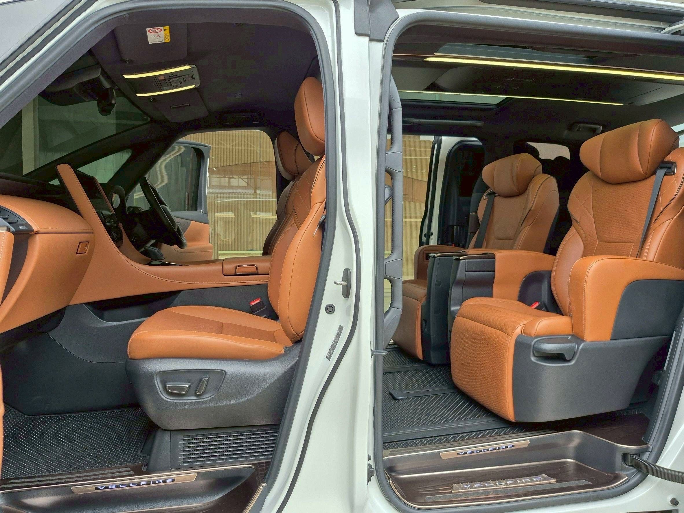 Toyota Vellfire 2.5 Hybrid Z Premier E-FOUR 40 Series ปี 2024