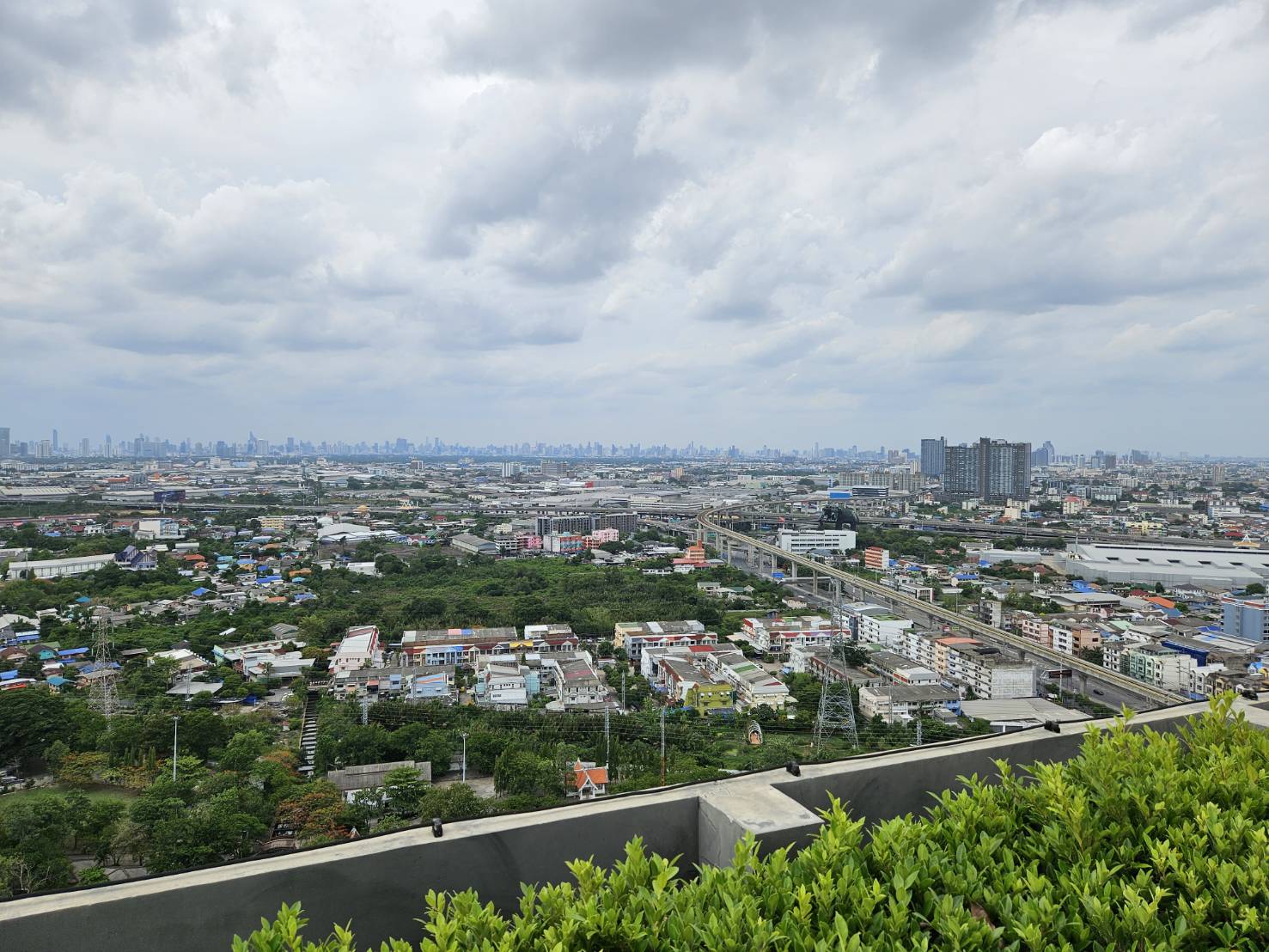 ขาย คอนโด Asipre Erawan (ติดรถไฟฟ้าสถานีเอราวัณ สามารถเดินได้เลย)