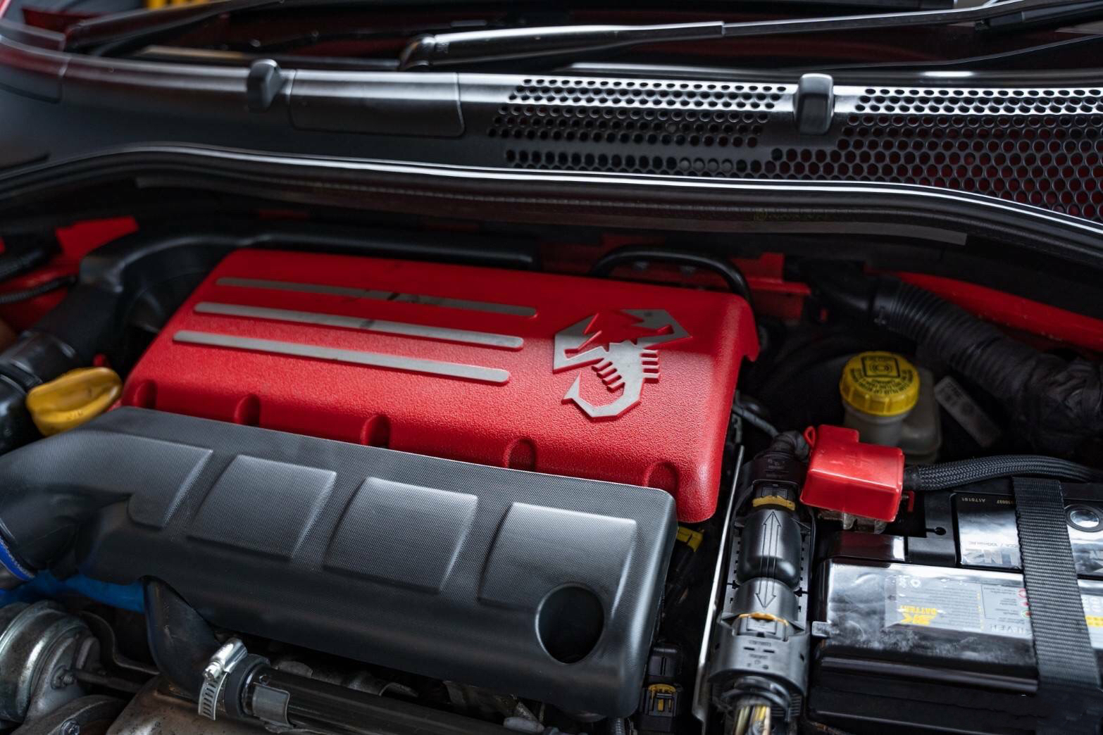 FIAT ABARTH 695 TRIBUTO FERRARI Limited Edition ปี 2012