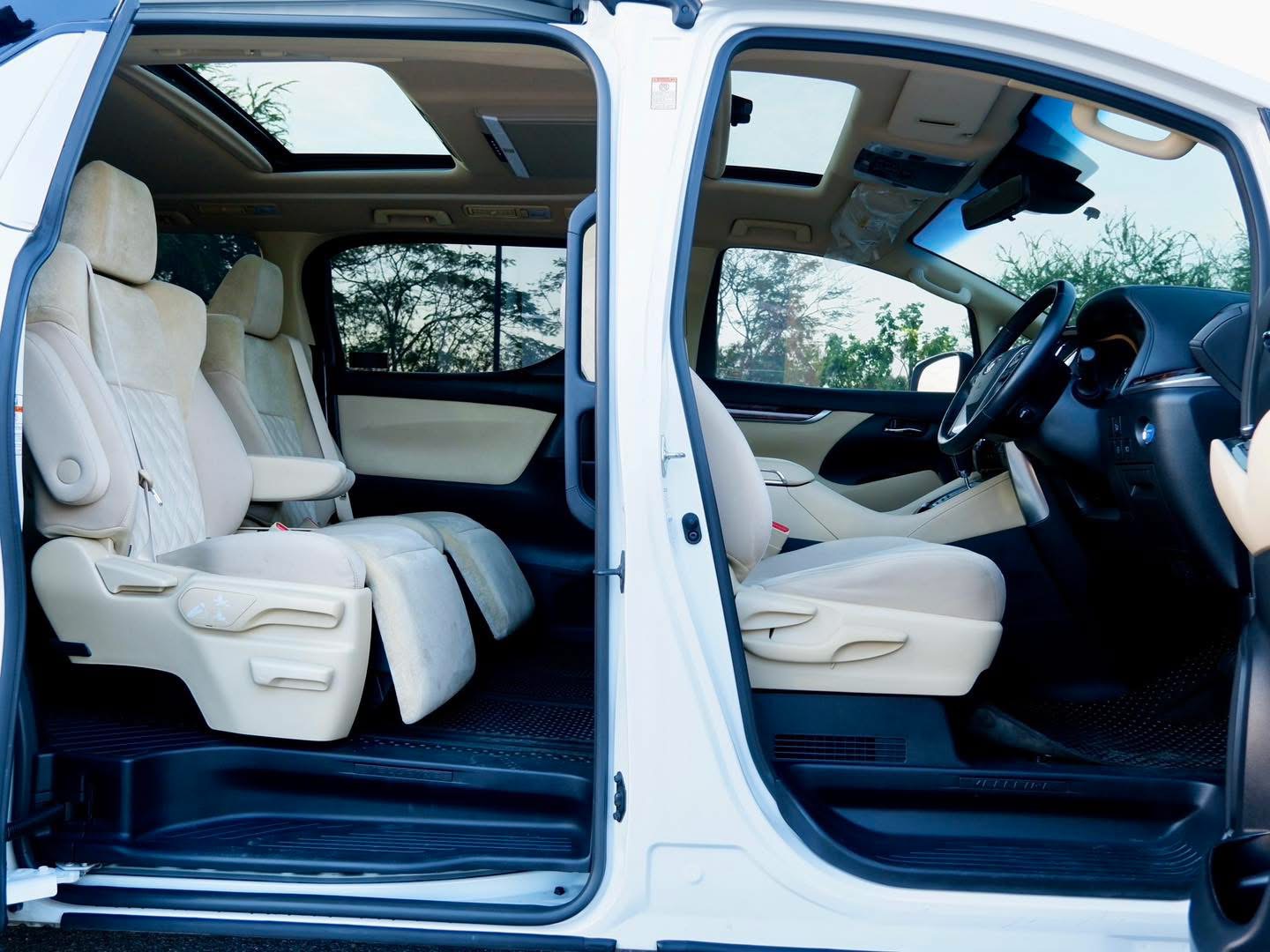 Toyota Vellfire Hybrid X 2.5L จดทะเบียนปี 2020