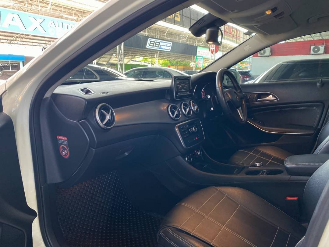 Mercedes-Benz GLA 200 Urban ปี 2015