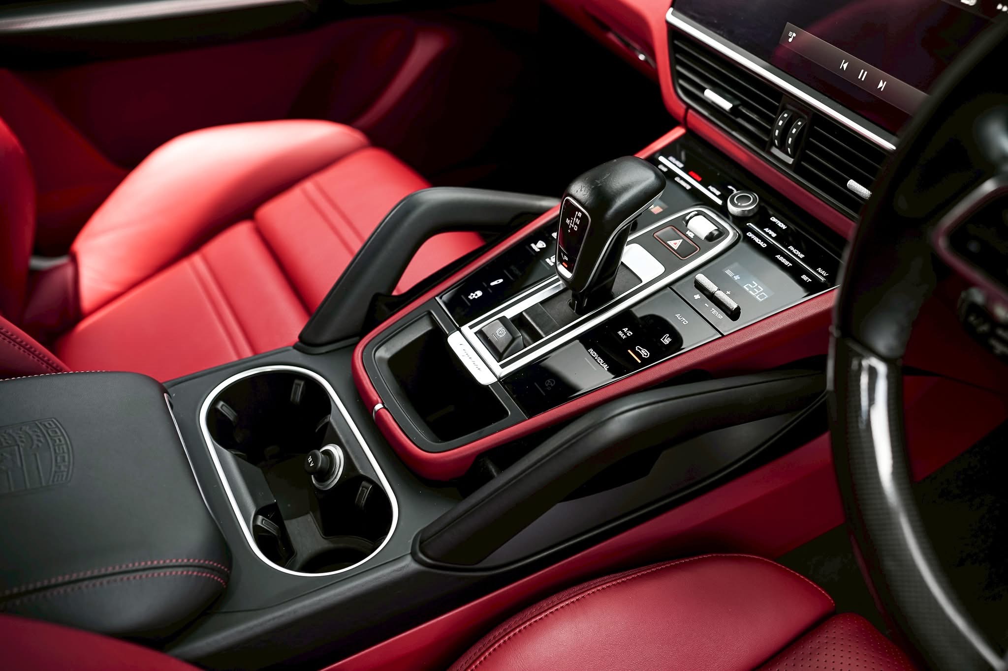 Porsche Cayenne Coupe 3.0 V6 e-Hybrid ปี 2022