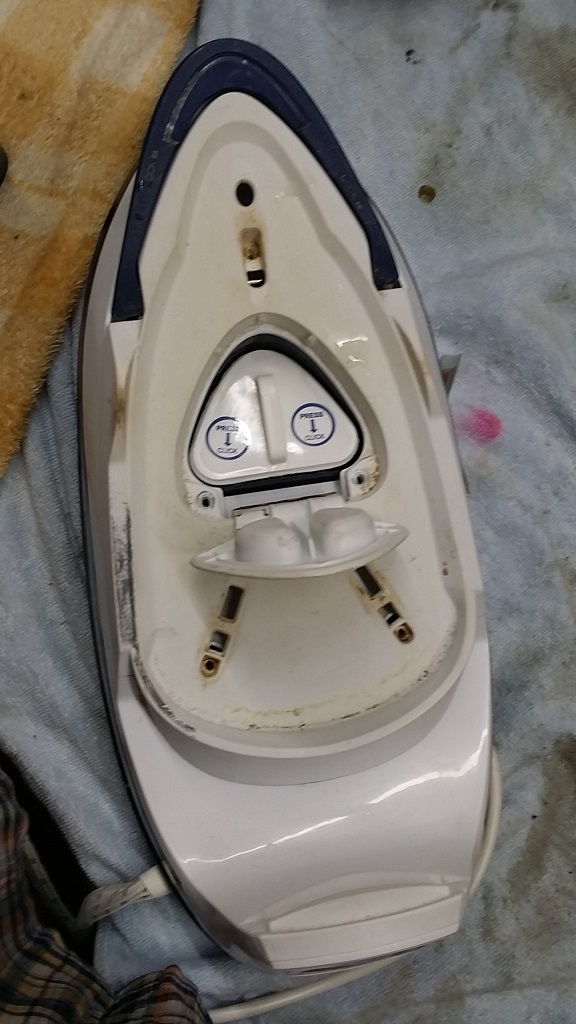 ซ่อมเตารีดไอน้ำ ยี่ห้อ TEFAL รุ่น SV6040 อาการไอน้ำไม่ออก