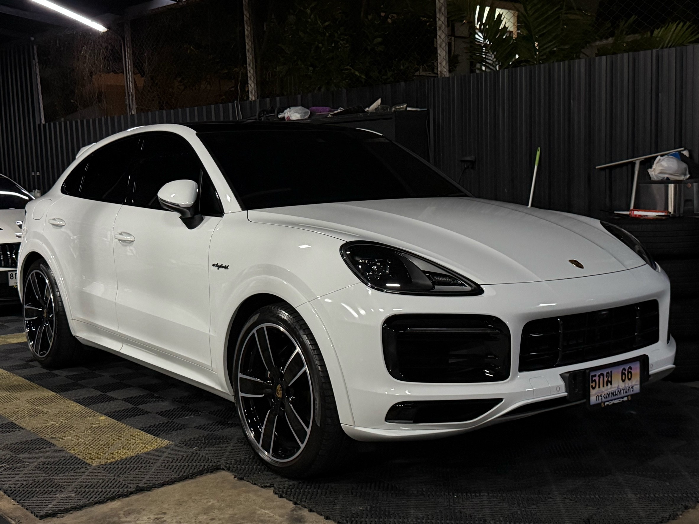 Porsche Cayenne e-hybrid coupe Platinum Edition ปี 2024