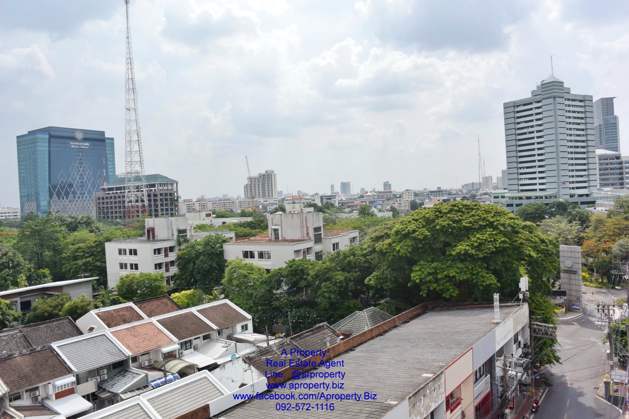 ให้ช่า สำนักงาน เหมา 8 ชั้น มีดาดฟ้า หลังมุม ซอยอารีย์