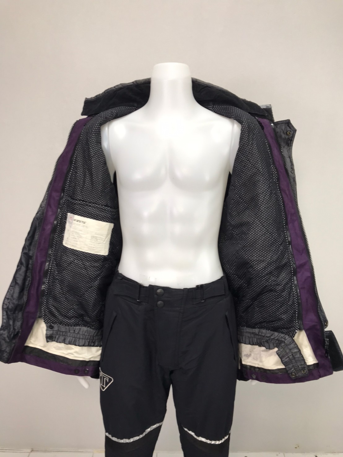 เสื้อขี่มอเตอร์ไซด์( มือสอง) RCT 948 อก 54" ยาว 31" ยี่ห้อ**DAINESE**